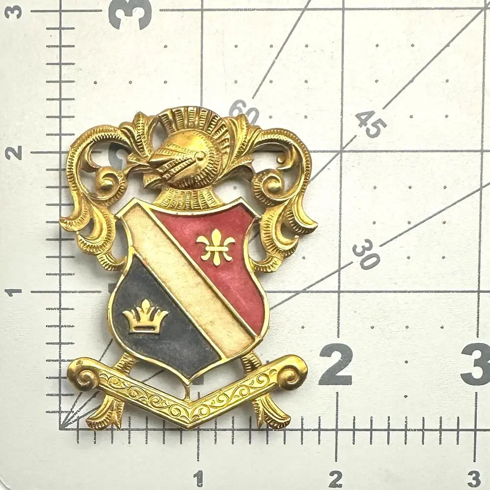 Vintage gold tone Heraldic red white blue enamel crest uniform accessory pin - Picture 8 of 8